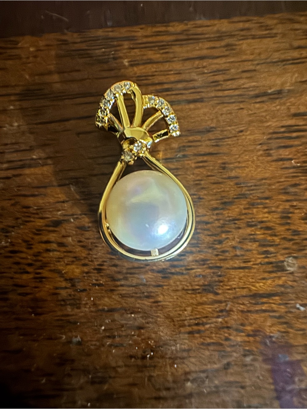 Gold plated genuine south sea 10mm Pearl and Crystal Drop Pendant - White Pearl